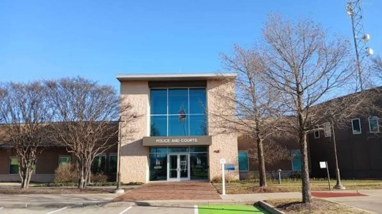 Murphy, TX police and courts building on a tree-lined street